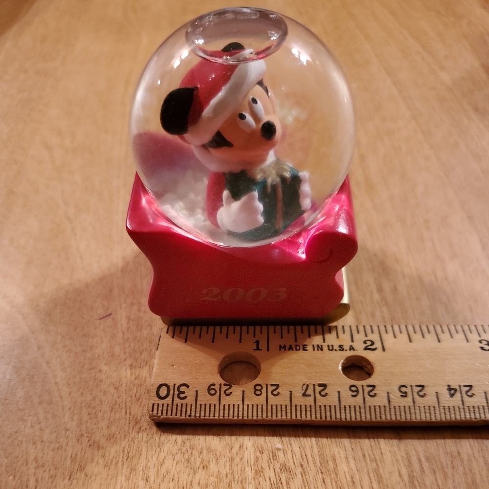 2003 DISNEY SANTA MICKEY MOUSE IN SLEIGH JCPENNEY MINI GLASS SNOW GLOBE HOLIDAY - Picture 8 of 8